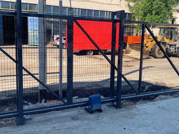 Секционный забор из сварной сетки Секционный забор из сварной сетки